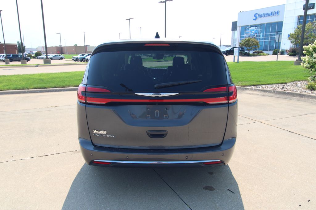 Used 2023 Chrysler Pacifica Van