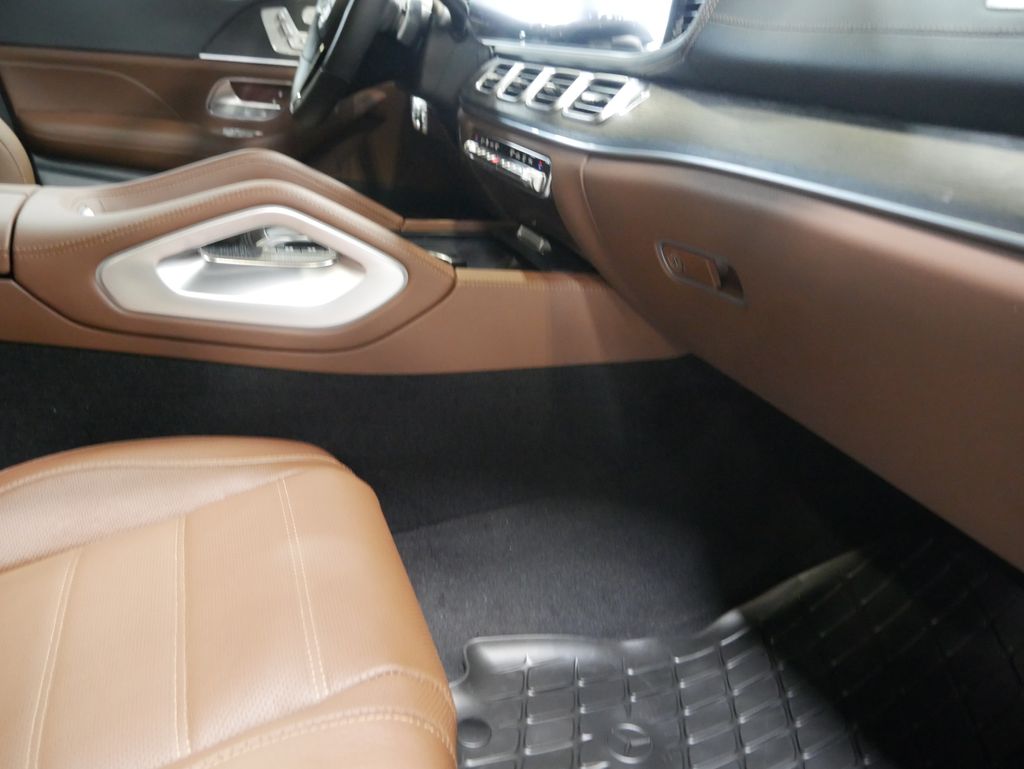 Thumbnail: 2026 Mercedes-Benz GLE - 30