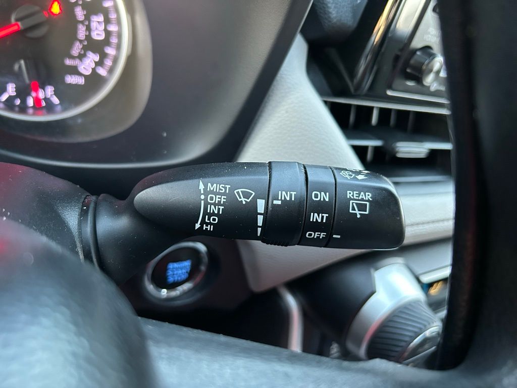Thumbnail: 2021 Toyota RAV4 - 21