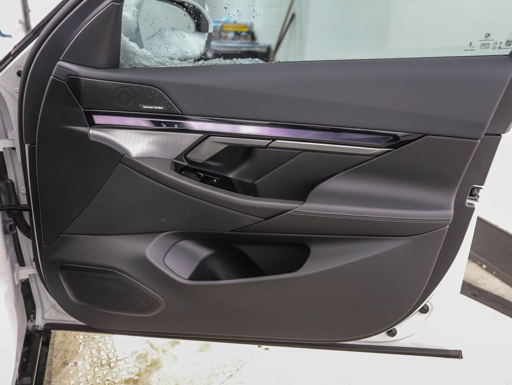 Thumbnail: 2026 BMW i5 - 29