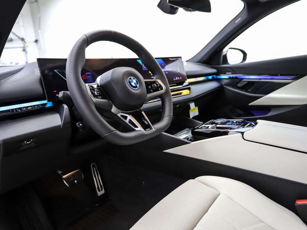 2025 BMW i5 xDrive40 10