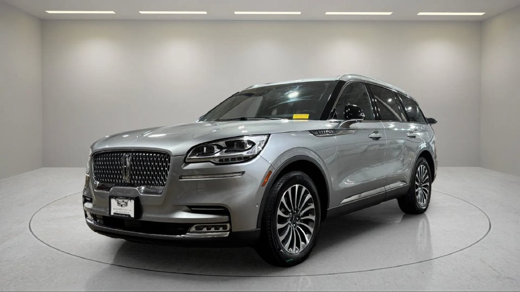 Used 2023 Radiance Metallic Lincoln Reserve image 7