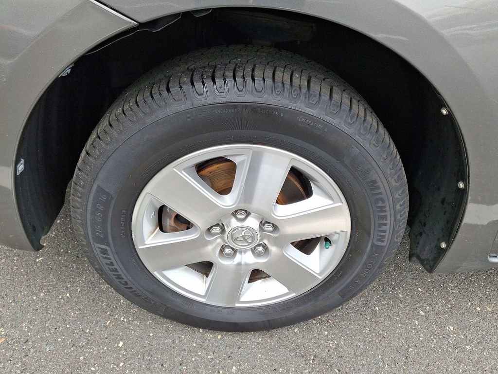 2004 Toyota Sienna CE 8