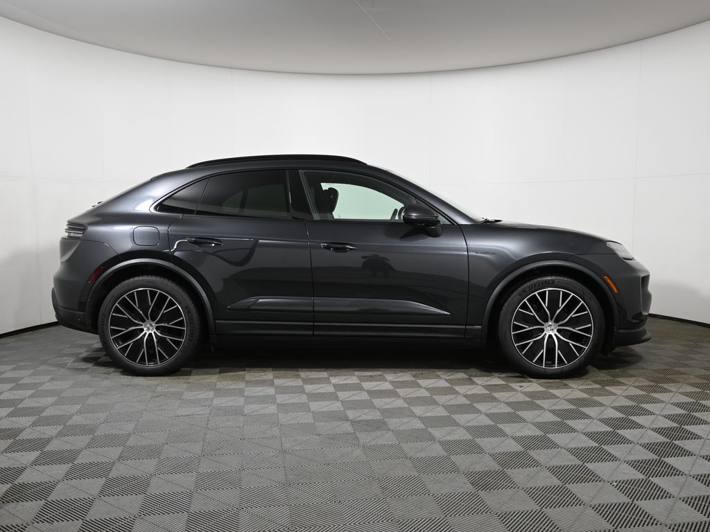 Thumbnail: 2026 Porsche Macan - 8
