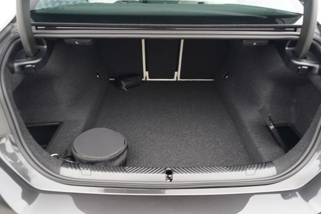 Thumbnail: 2026 BMW 5 Series - 20