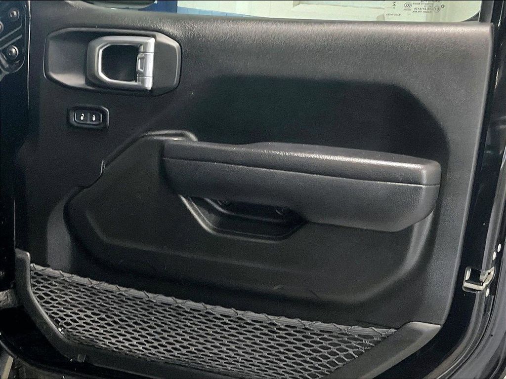 2024 Jeep Wrangler — photo 12
