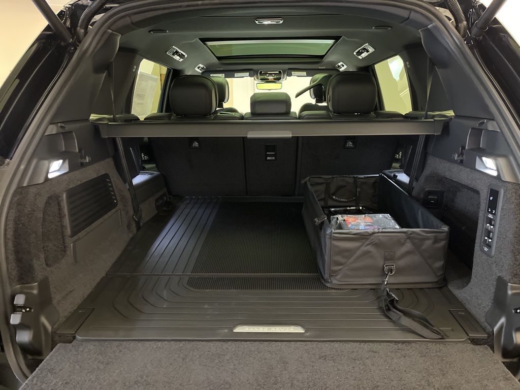 Thumbnail: 2026 Land Rover Range Rover - 27