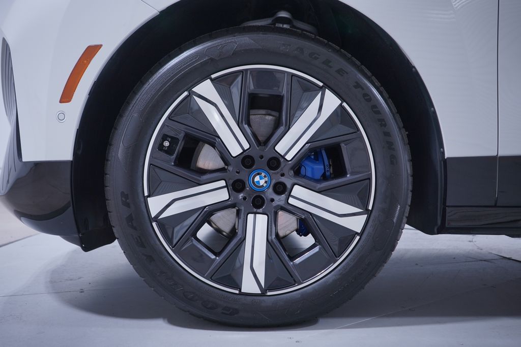 Thumbnail: 2023 BMW iX - 2