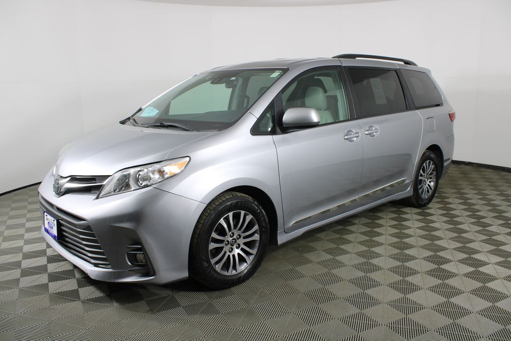 Used 2018 Toyota Sienna for sale in 