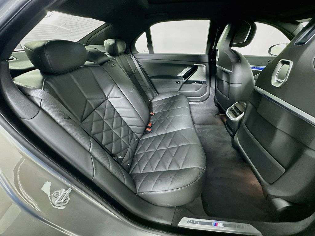 Thumbnail: 2025 BMW 7 Series - 27