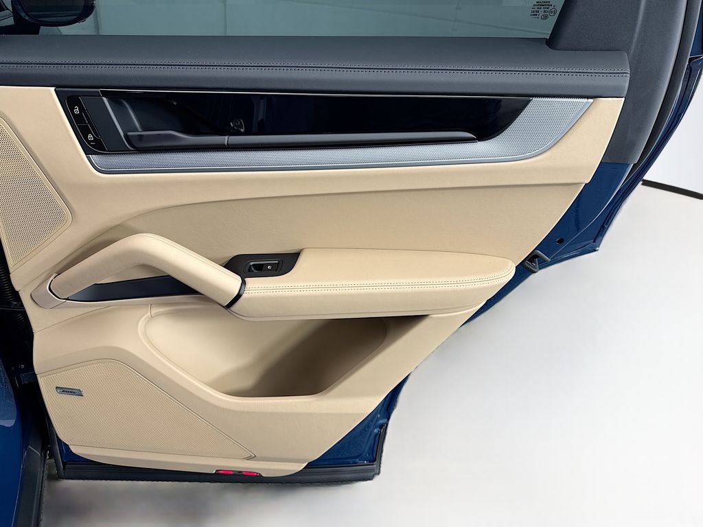 Thumbnail: 2026 Porsche Cayenne - 28