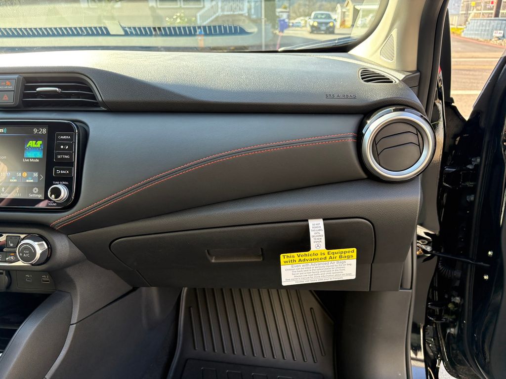 2025 Nissan Versa 1.6 SR