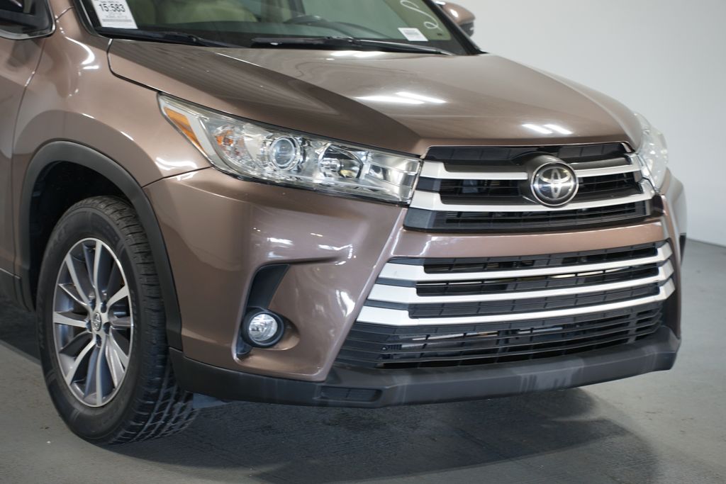Thumbnail: 2019 Toyota Highlander - 4