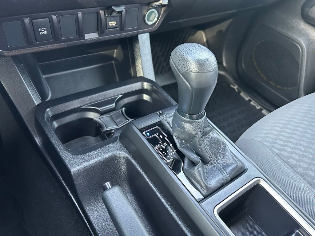 Thumbnail: 2021 Toyota Tacoma - 25