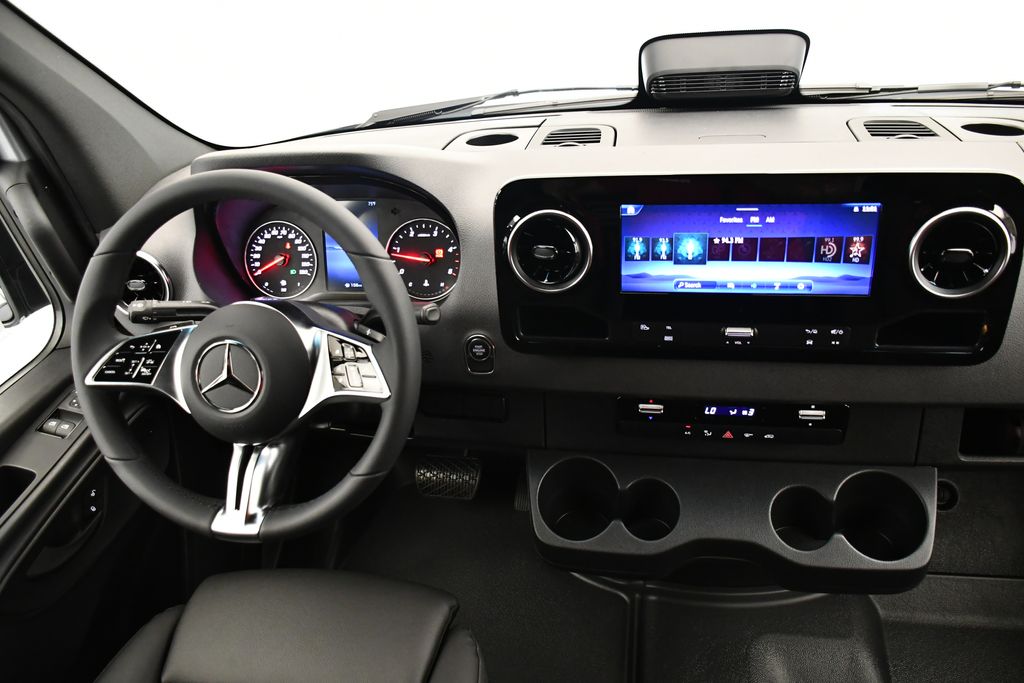 Thumbnail: 2025 Mercedes-Benz Sprinter - 12