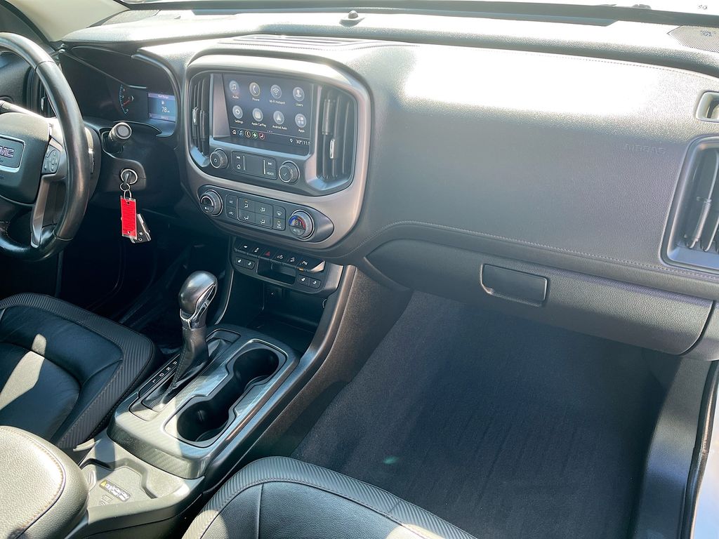 Used 2022 White GMC AT4 w/Leather image 27