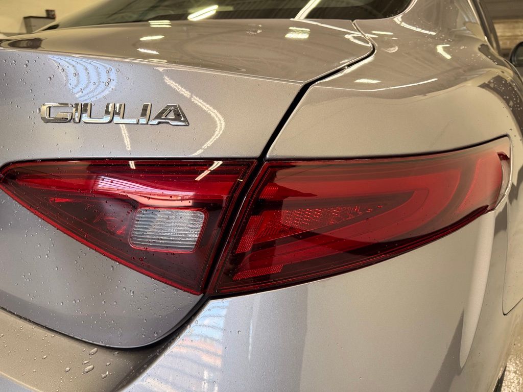 Thumbnail: 2019 Alfa Romeo Giulia - 5