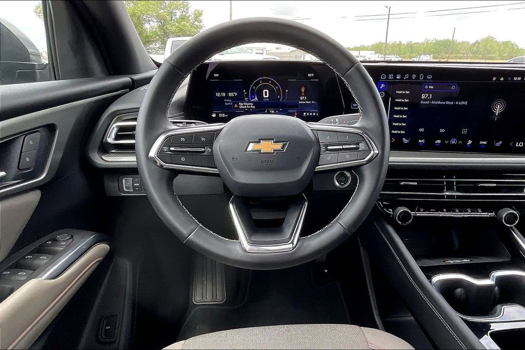 Used 2025 Chevrolet Traverse LT 4D Sport Utility