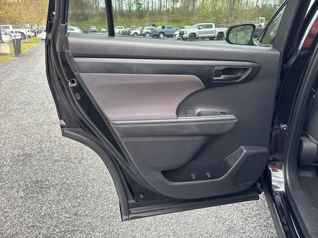 Used 2023 Toyota Highlander SUV