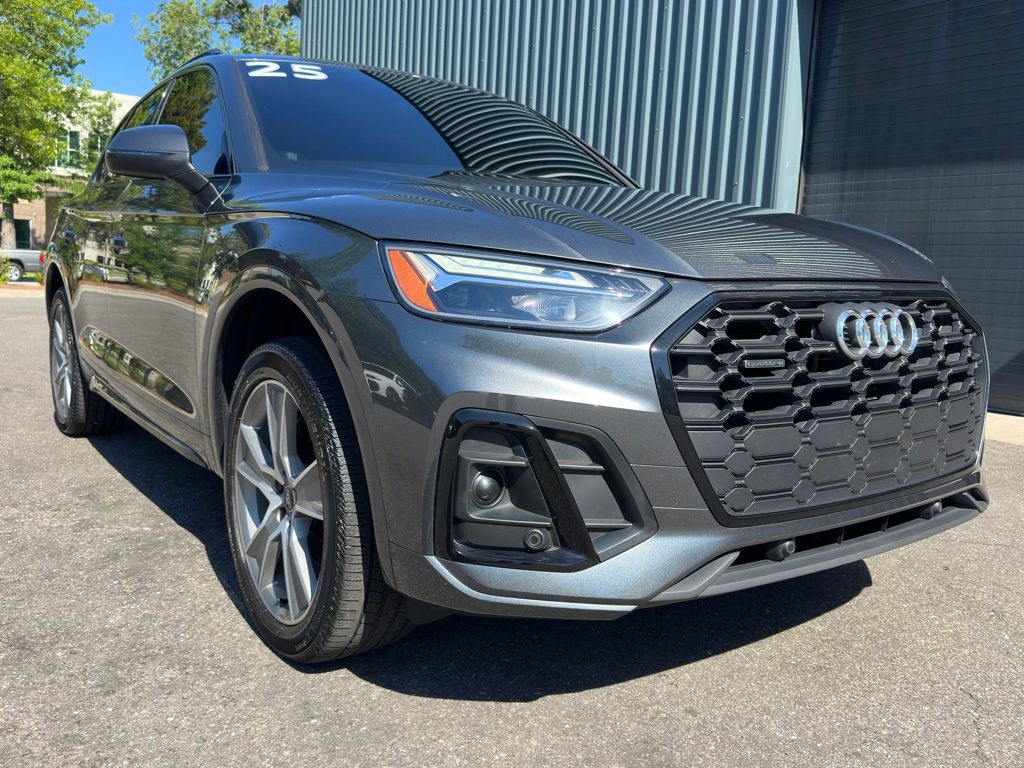 Daytona Gray Pearl Effect 2025 Audi Q5 quattro Premium S Line 45 TFSI SUV / Crossover All-Wheel Drive 7-Speed Automatic