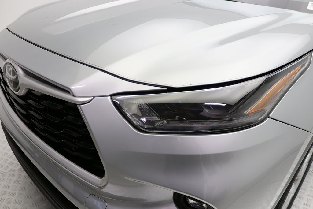 Thumbnail: 2021 Toyota Highlander - 3