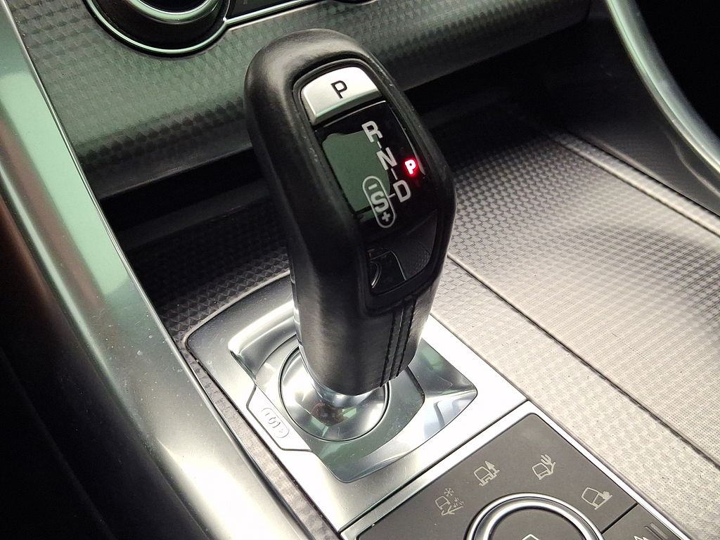 Thumbnail: 2016 Land Rover Range Rover Sport - 16