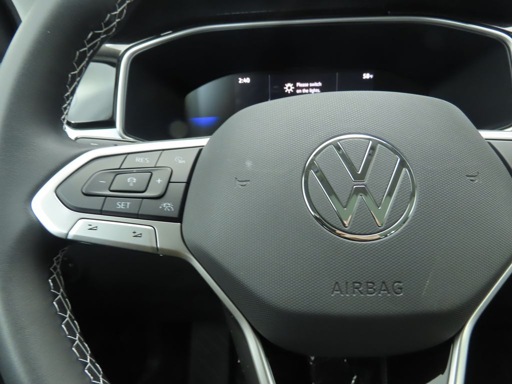 2025 Volkswagen Taos SE 12