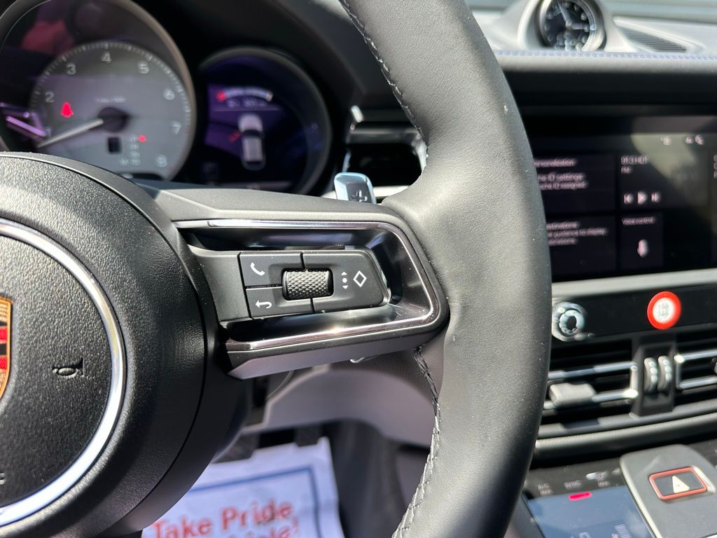 Thumbnail: 2025 Porsche Macan - 20