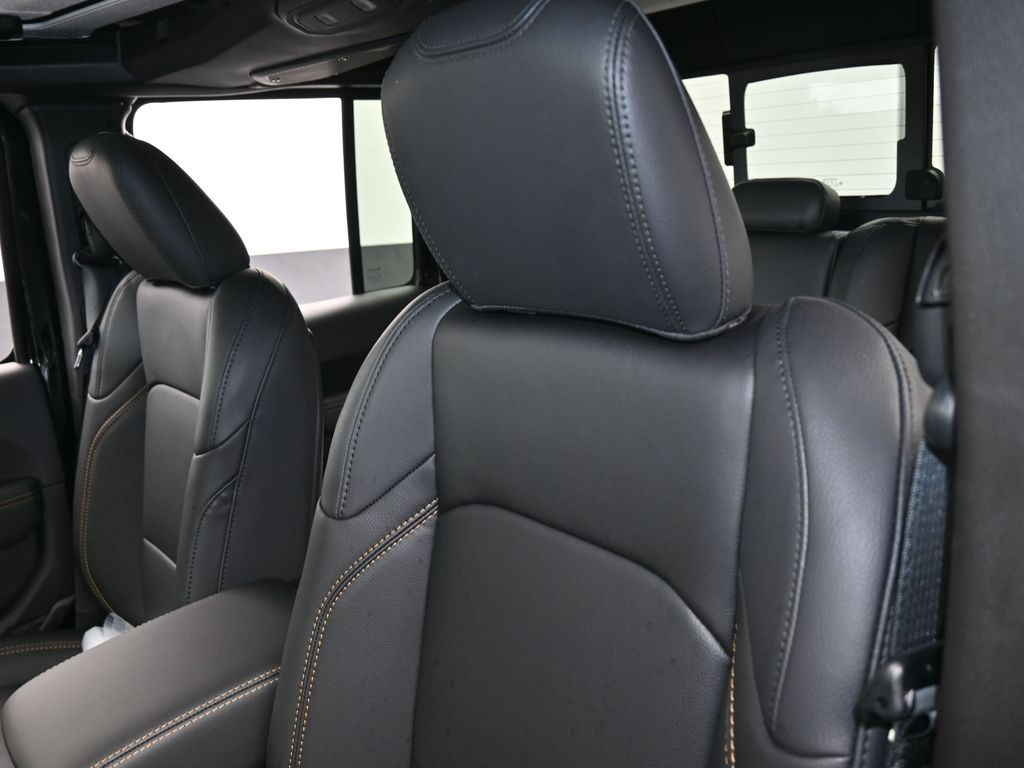 Used 2025 Black Clearcoat Jeep High Tide image 19