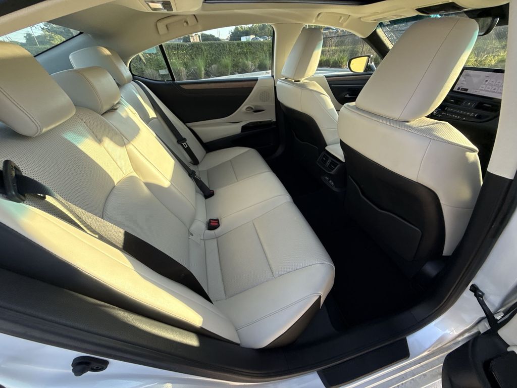 Thumbnail: 2025 Lexus ES - 17
