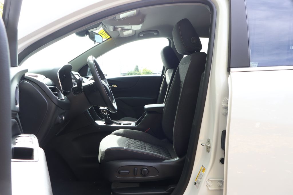 Thumbnail: 2022 Chevrolet Equinox - 32