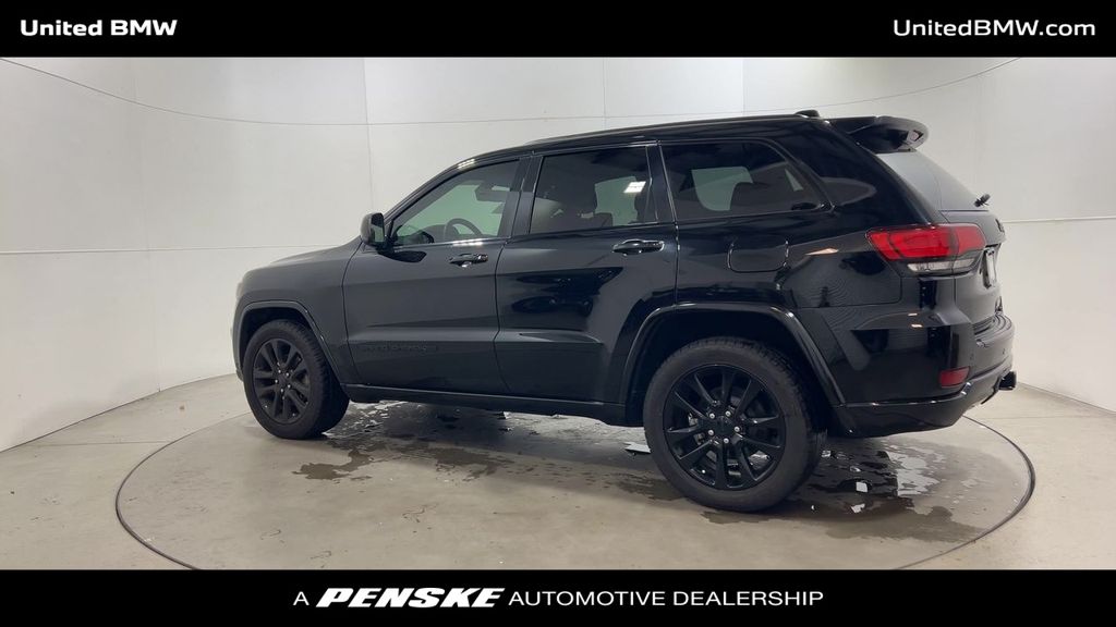 Thumbnail: 2017 Jeep Grand Cherokee - 6