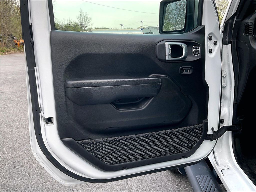 2022 Jeep Gladiator — photo 9