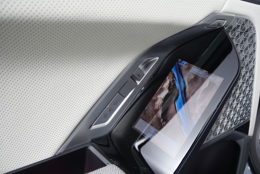 Thumbnail: 2023 BMW 7 Series - 17