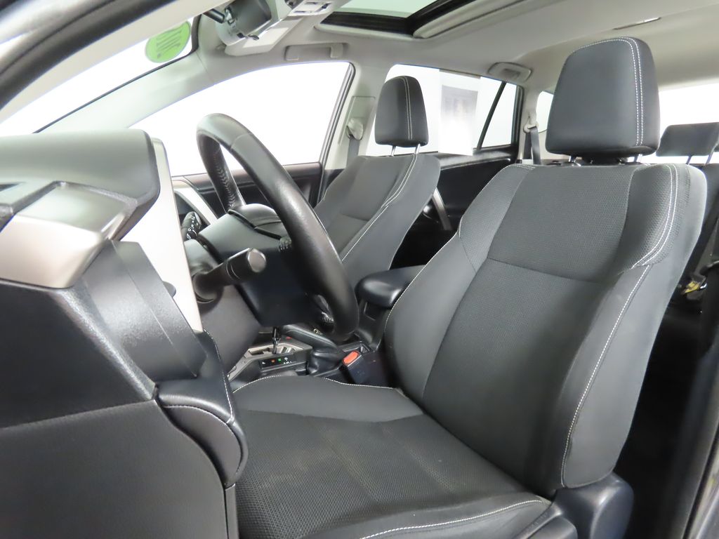Thumbnail: 2018 Toyota RAV4 - 29