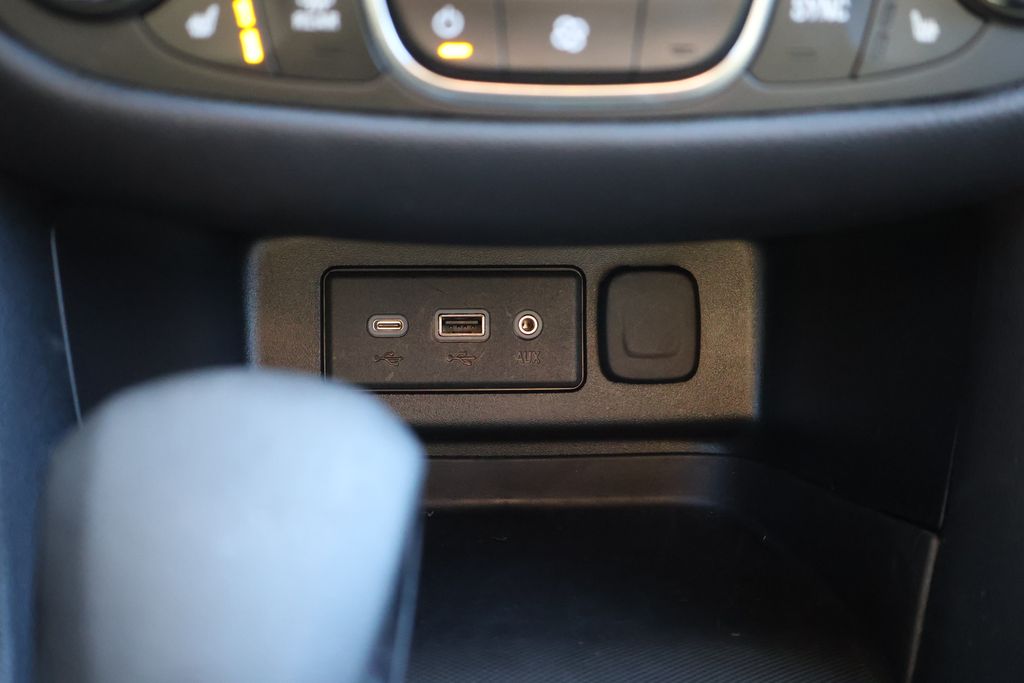 Thumbnail: 2022 Chevrolet Equinox - 24