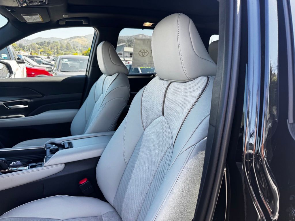New 2026 Toyota Grand Highlander Hybrid SUV