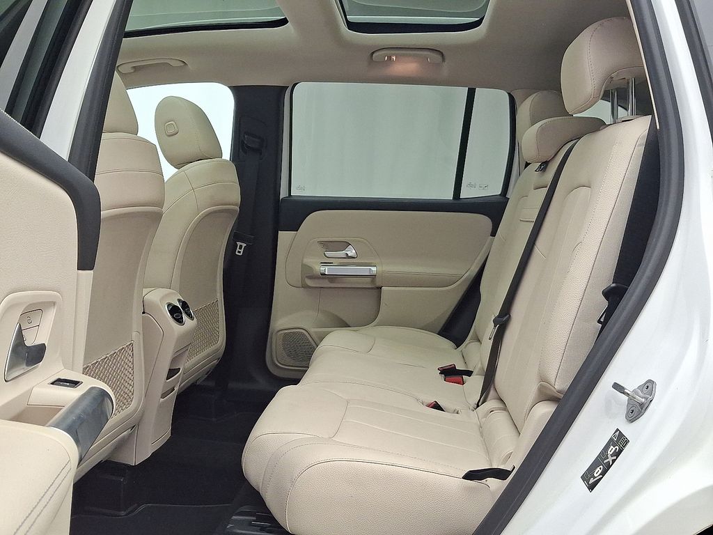 Thumbnail: 2020 Mercedes-Benz GLB - 10