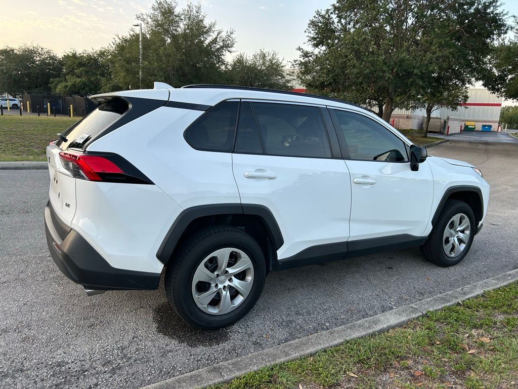 2021 Toyota RAV4 LE 5