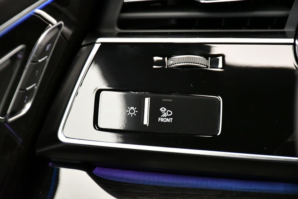 Thumbnail: 2026 Audi Q8 - 21