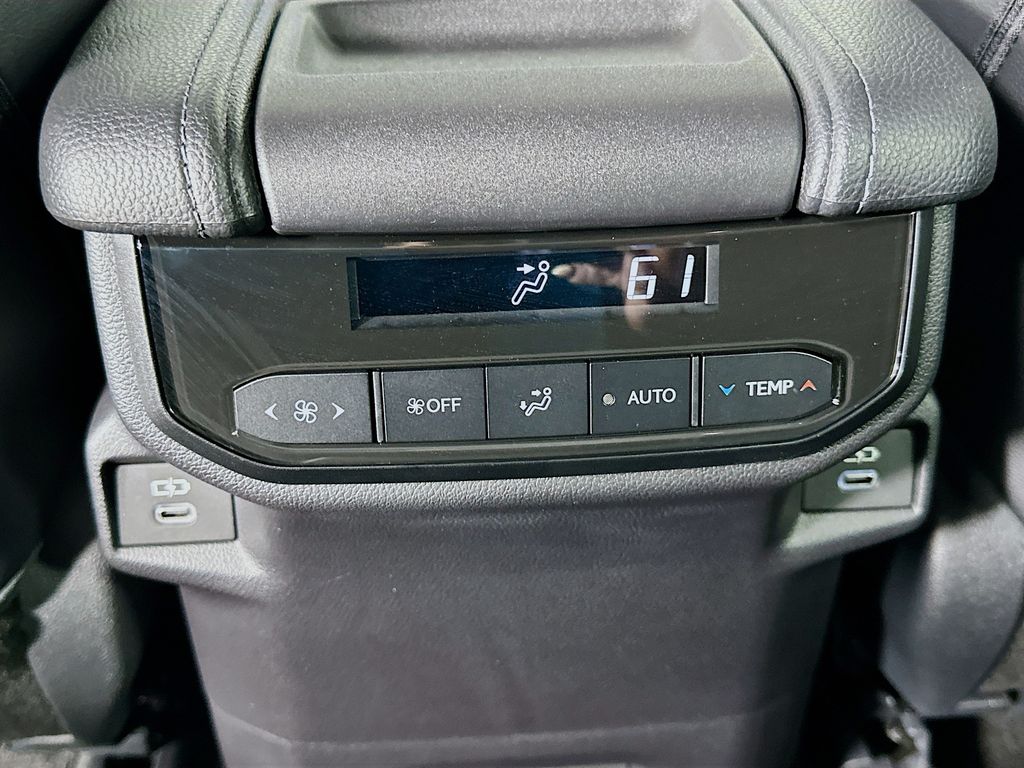 Thumbnail: 2025 Toyota Grand Highlander - 24