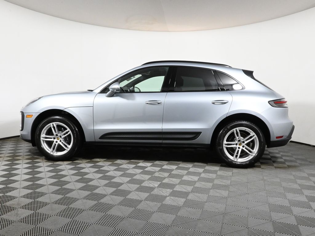 Thumbnail: 2025 Porsche Macan - 2