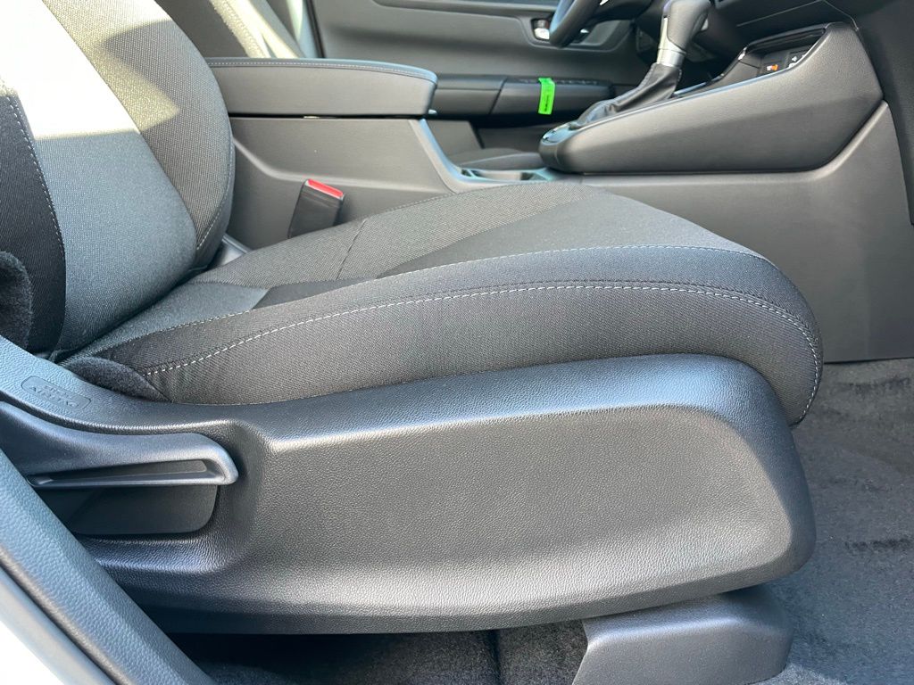 2025 Honda CR-V EX 32