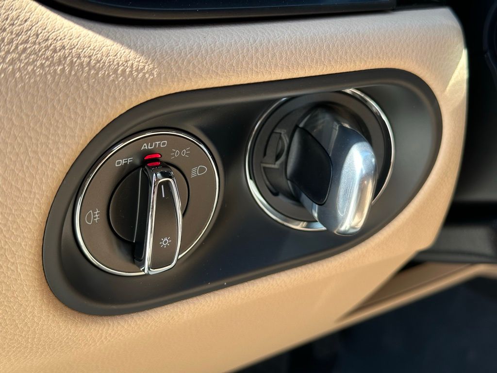 2025 Porsche Macan  17