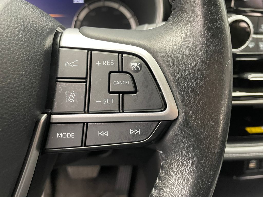 2023 Toyota Highlander XLE 23