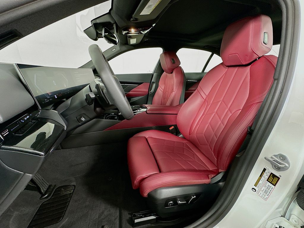 Thumbnail: 2025 BMW 5 Series - 21