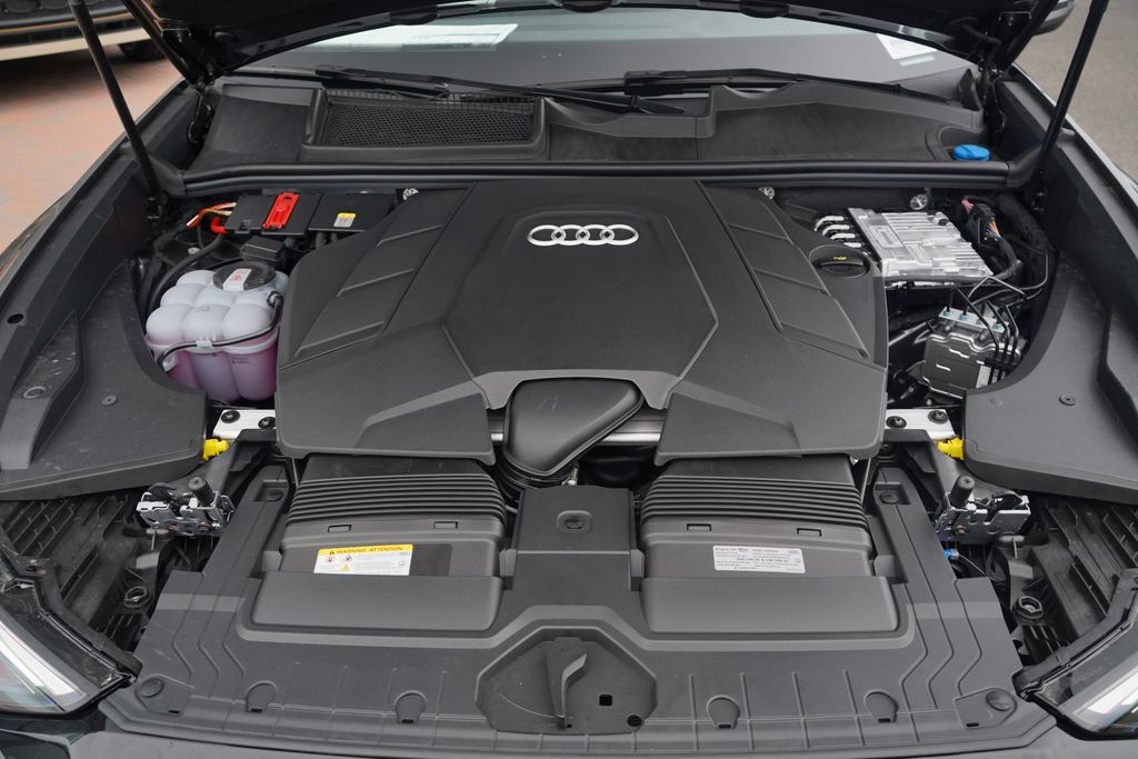 Thumbnail: 2025 Audi Q8 - 12