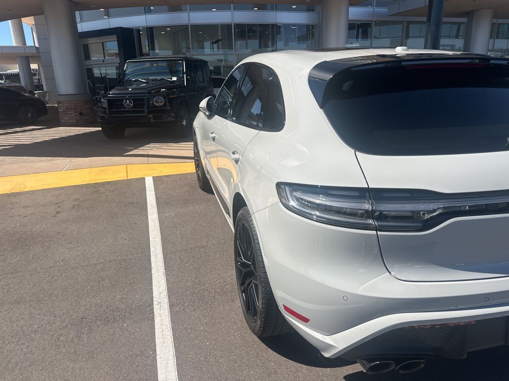 Thumbnail: 2022 Porsche Macan - 8