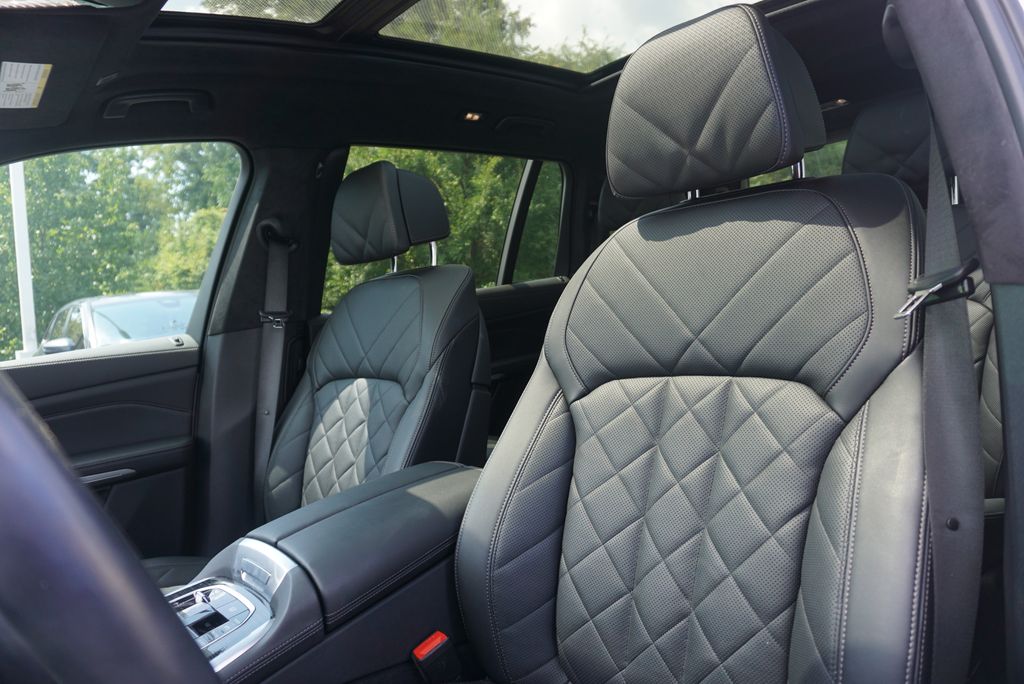 Thumbnail: 2023 BMW X7 - 13