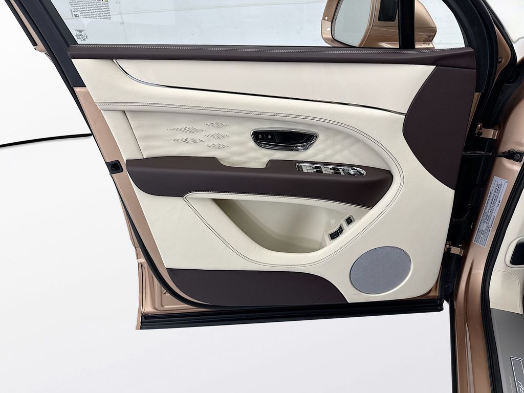 Thumbnail: 2026 Bentley Bentayga - 23